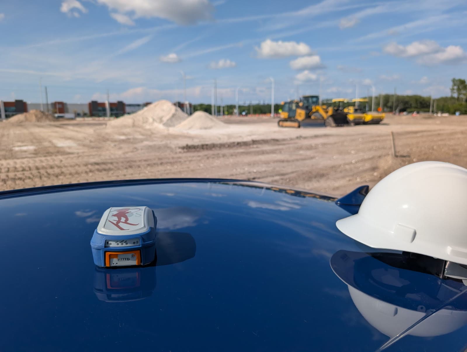 Skadi receiver on a vehicle roof as a temporary base — earthworks site behind
